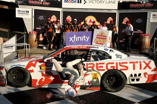 NASCAR: Após cair do carro durante comemoração, Zilisch passa por cirurgia na clavícula