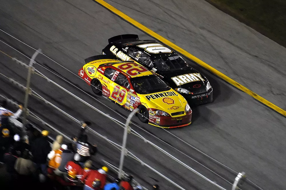 Kevin Harvick battles Mark Martin for the win