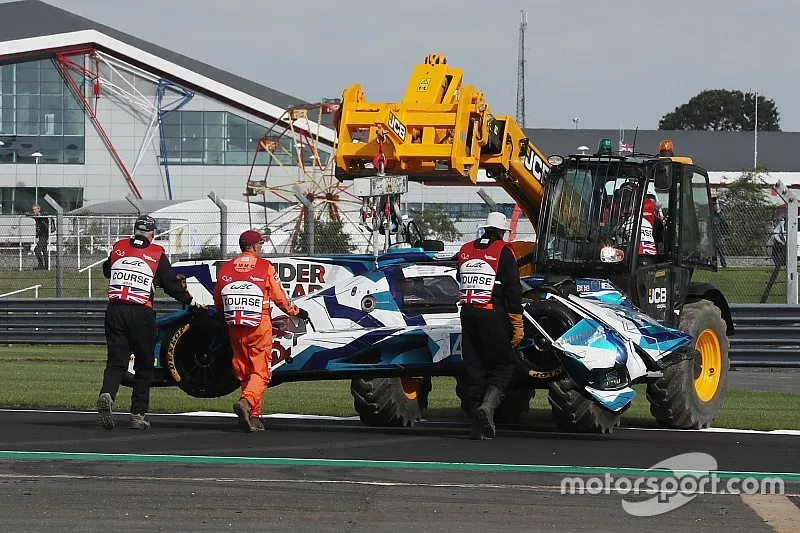#45 Carlin Dallara P217 Gibson: Jack Manchester, Harry Tincknell, Ben Barnicoat after the crash