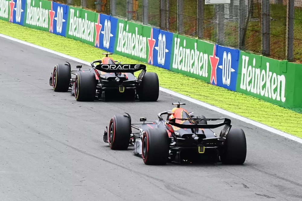 Sergio Perez, Red Bull Racing RB18, Max Verstappen, Red Bull Racing RB18