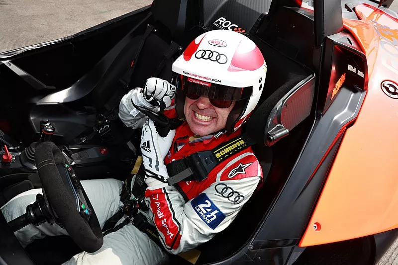 Tom Kristensen se pr&eacute;pare &agrave; piloter