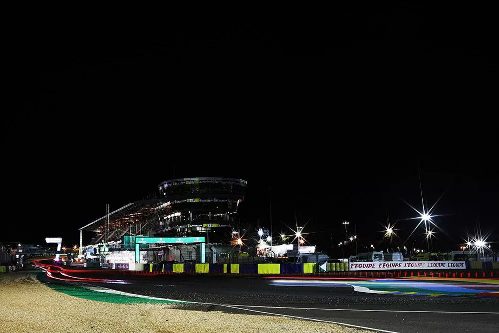 Le Mans at night