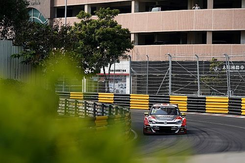 Rob Huff, Mr. Macao, arrasa con la pole 