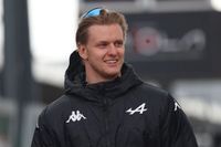 Alpine elogia a Mick Schumacher y estudia opciones para F1 2025