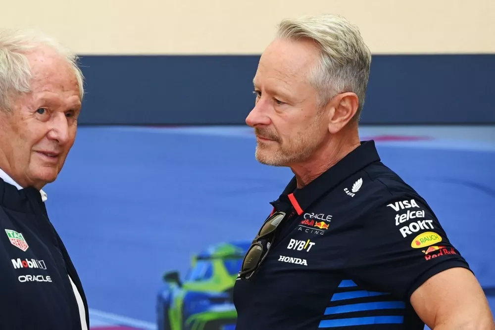 Helmut Marko, consulente, Red Bull Racing, con Jonathan Wheatley, Team Manager, Red Bull Racing