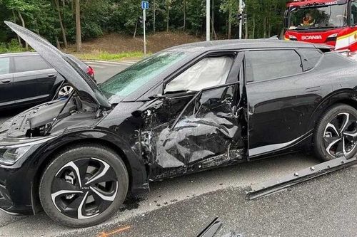 No se pod&iacute;a saber... Los coches el&eacute;ctricos son m&aacute;s caros de reparar, en caso de accidente