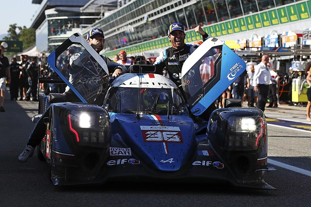 Les vainqueurs #36 Alpine Elf Team Alpine A480 - Gibson - Andre Negrao, Nicolas Lapierre, Matthieu Vaxiviere