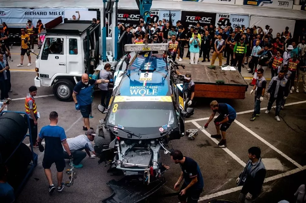 "Pokal oder Hospital!": So erlebte Engstler seinen Macau-Crash mit Ansage