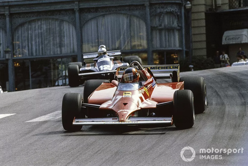Gilles Villeneuve, Ferrari 126CK, devance Nigel Mansell, Lotus 87 Ford  