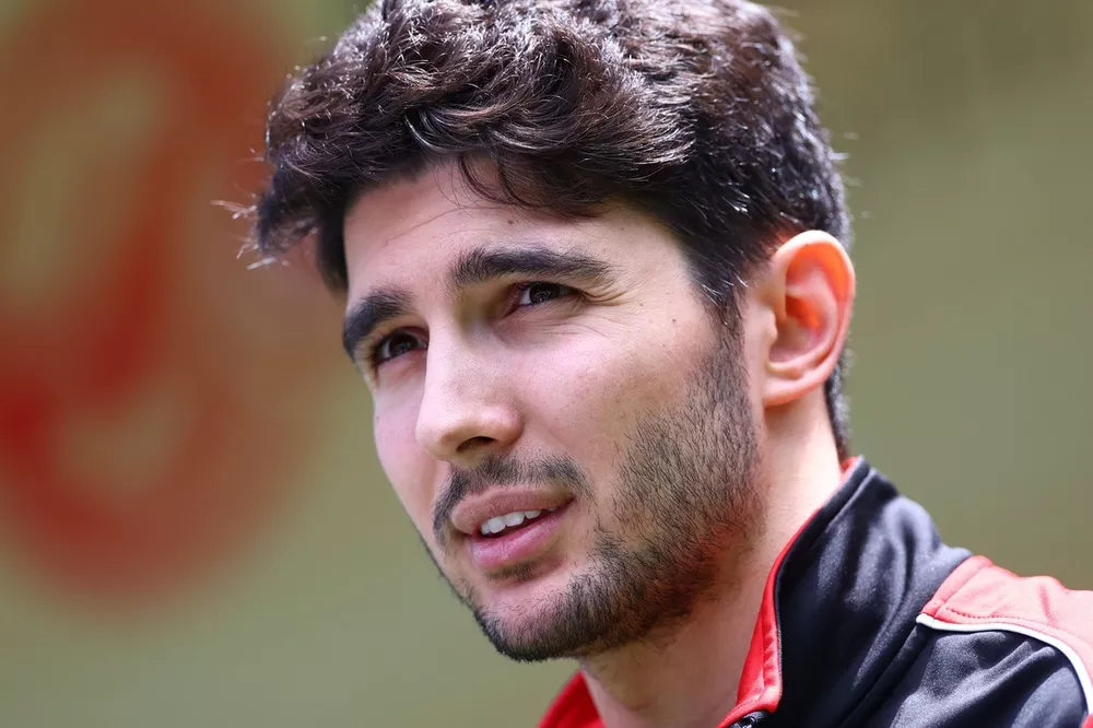 إستيبان أوكون، هاس
