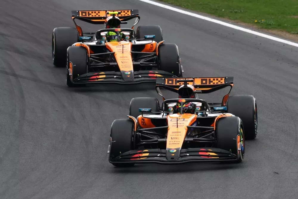 Lando Norris, McLaren, Oscar Piastri, McLaren