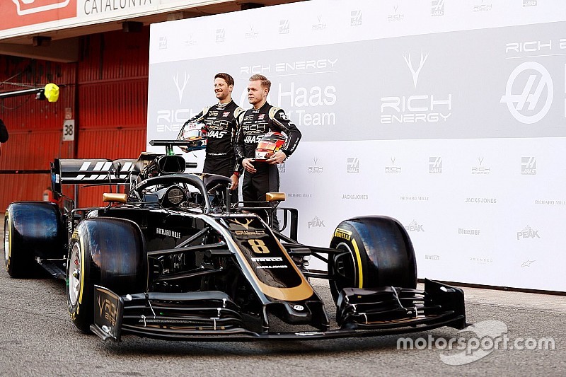 ハース、新車VF-19の実車をテスト直前のバルセロナで公開