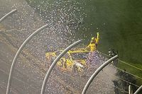 McDowell se lleva las 500 Millas de Daytona en accidentado final