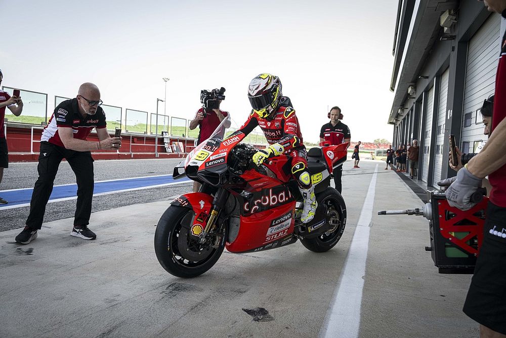 &Aacute;lvaro Bautista prueba la Ducati de MotoGP en Misano