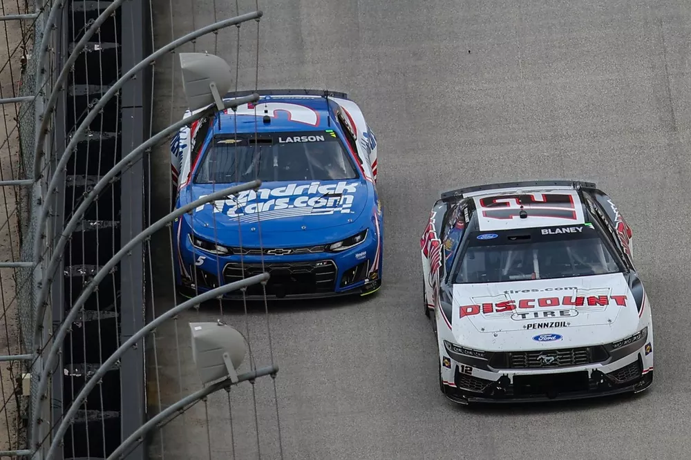Ryan Blaney, Team Penske, Kyle Larson, Hendrick Motorsports