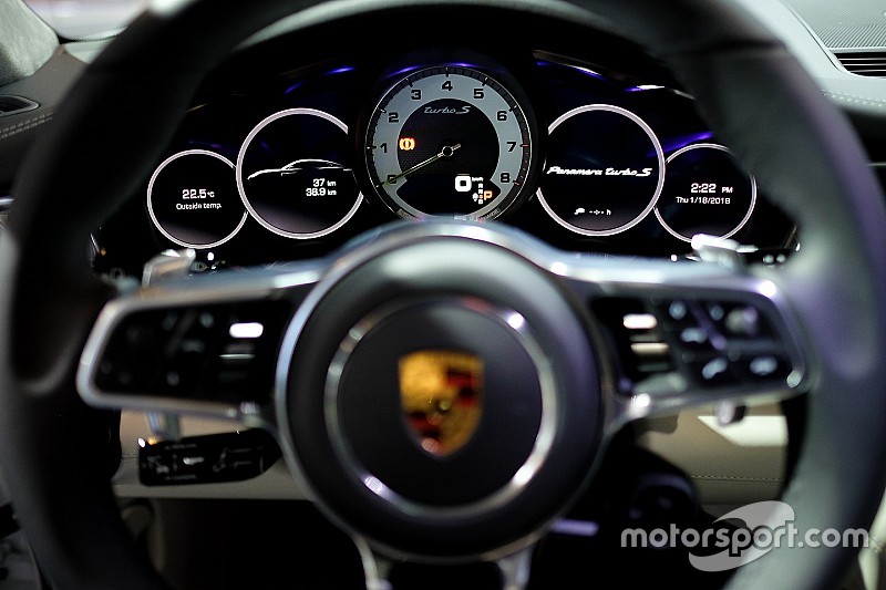 Драг-битва від Top Gear: BMW M5, Mercedes E63 S, Porsche Panamera Turbo S E-Hybrid