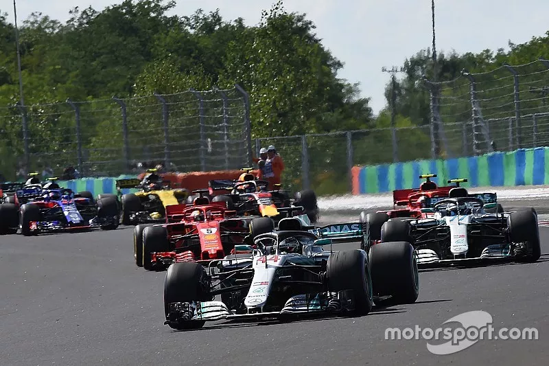 Lewis Hamilton, Mercedes-AMG F1 W09 lidera el inicio