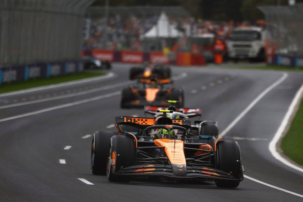 Lando Norris, McLaren, Oscar Piastri, McLaren, Oliver Bearman, Haas F1 Team