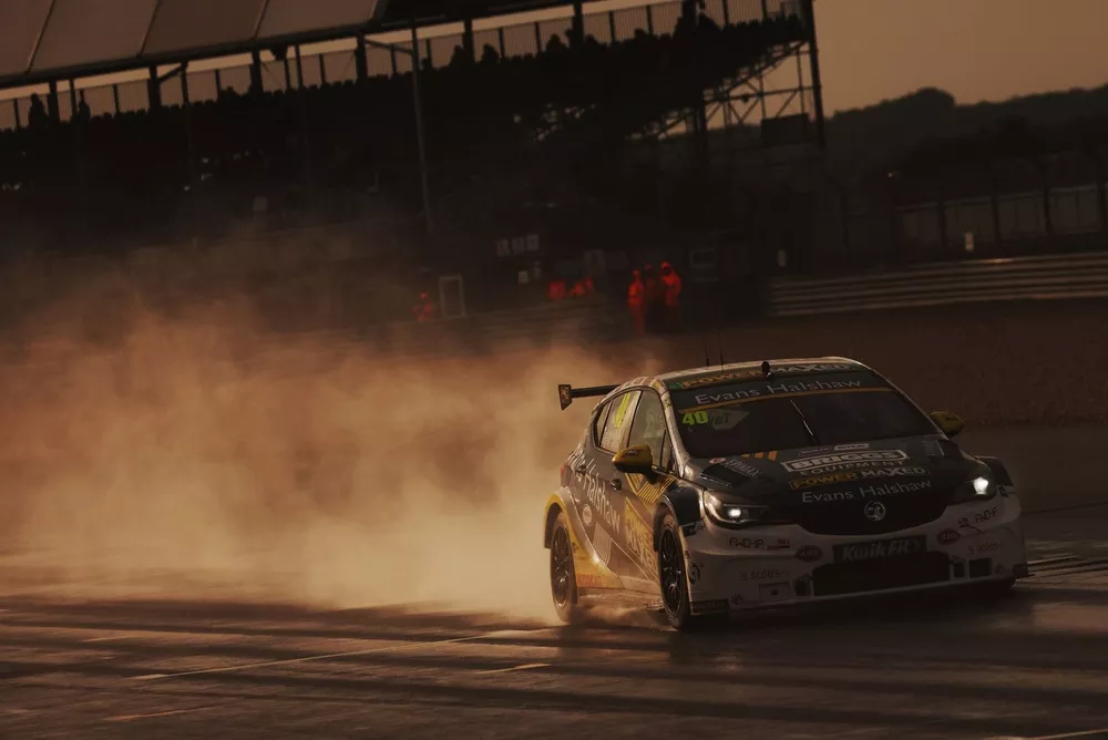 &Aacute;r&oacute;n Taylor-Smith, Evans Halshaw Power Maxed Racing Vauxhall Astra