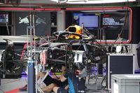Red Bull F1 y una larga noche en busca de arreglar los problemas en Imola