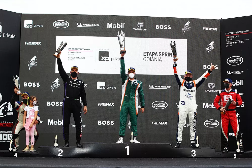 P&oacute;dio da Porsche GT3 Cup em Goi&acirc;nia 