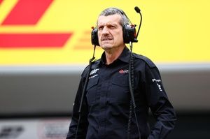 F1: Steiner critica presidente da Ferrari por "má liderança" após reclamações sobre Hamilton e Leclerc