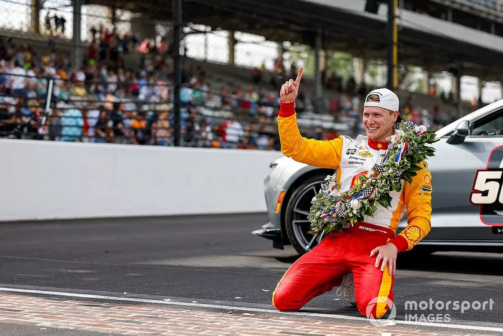Josef Newgarden, Team Penske Chevrolet, bricks
