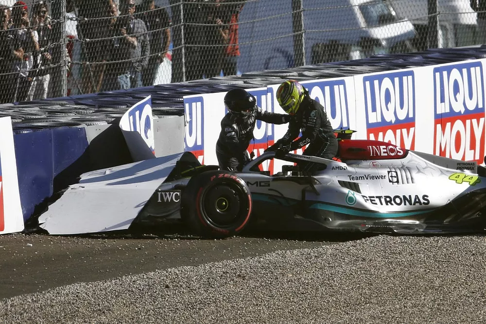 Lewis Hamilton, Mercedes W13 crashes