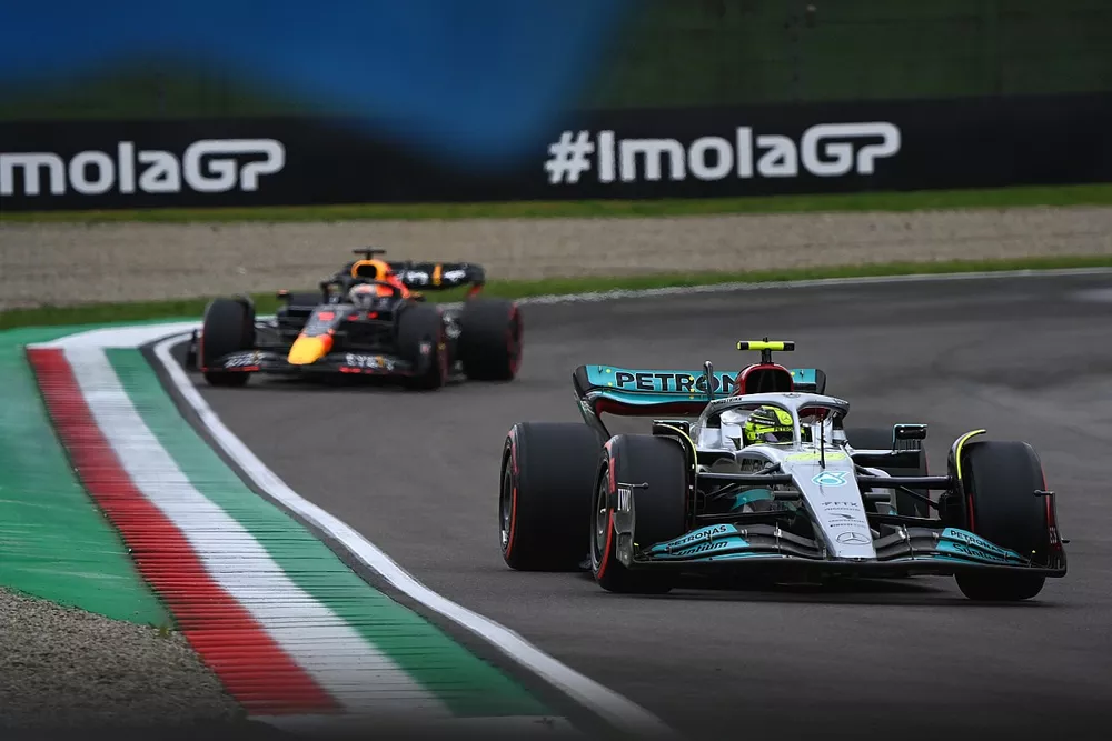 Lewis Hamilton, Mercedes W13, Max Verstappen, Red Bull Racing RB18