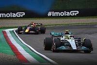 F1 - Verstappen não ficou surpreso ao dar volta em Hamilton: "Estão lentos o ano todo"