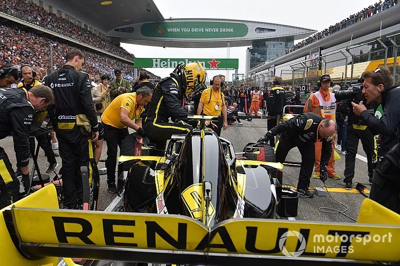 Nico Hulkenberg, Renault F1 Team R.S. 19, sur la grille