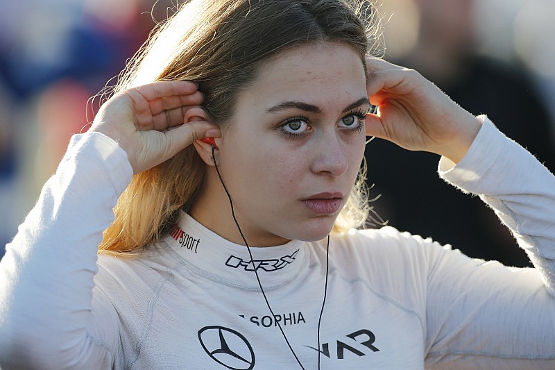 Formel-3-Grand-Prix in Macau: Schwerer Unfall von Sophia Flörsch