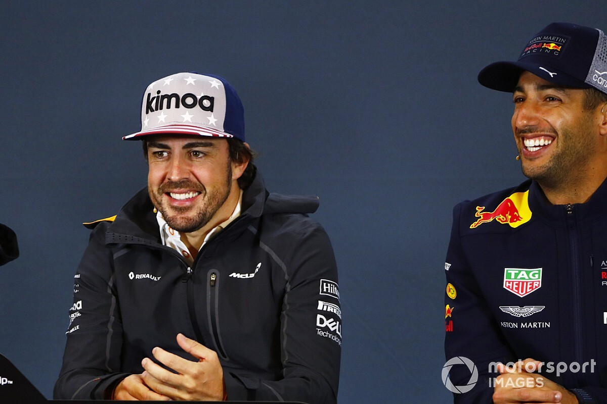 Alonso se diz feliz por Hamilton igualar Fangio