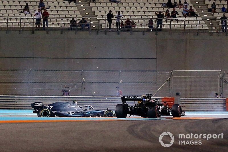 Valtteri Bottas, Mercedes AMG W10, collides with Romain Grosjean, Haas F1 Team VF-19