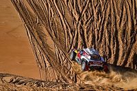 Peterhansel recorta y Sainz aguanta a un día del final del Dakar 2020