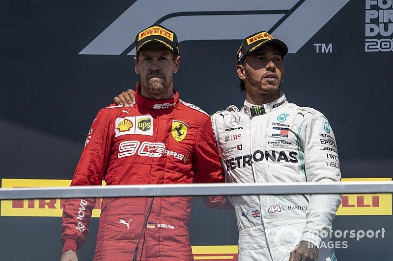 Podio: segundo lugar Sebastian Vettel, Ferrari, ganador de la carrera Lewis Hamilton, Mercedes AMG F1