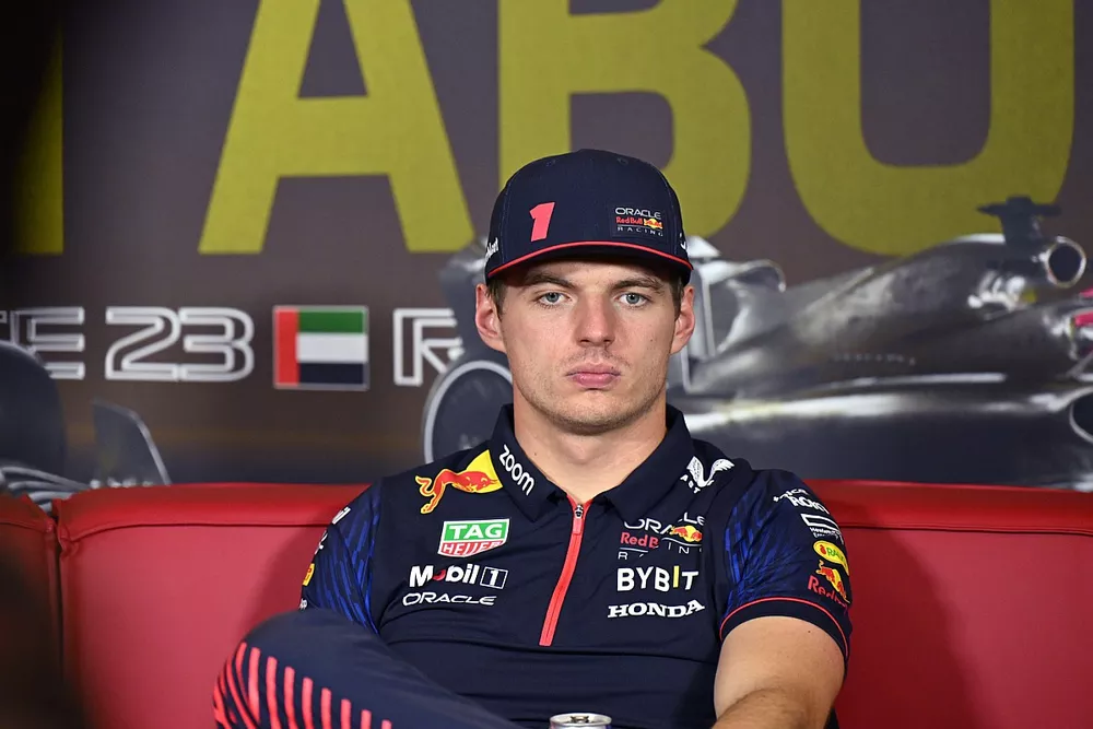 Max Verstappen, Red Bull Racing, 1ª posición, durante la rueda de prensa posterior a la carrera.