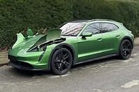 Unos ladrones arrancan los faros de un Porsche Taycan