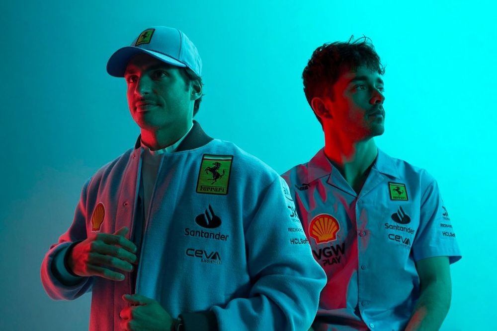 Leclerc y Sainz con la vestimenta de Ferrari para Miami
