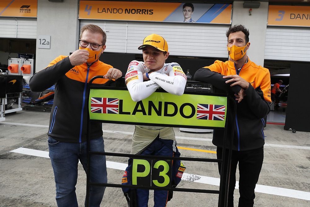 Andreas Seidl, Team Principal, McLaren, Lando Norris, McLaren, 3rd position, andDaniel Ricciardo, McLaren , celebrate with the McLaren team after the race