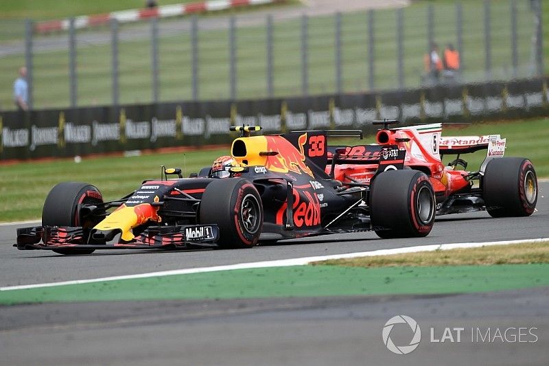 Max Verstappen, Red Bull Racing RB13 y Sebastian Vettel, Ferrari SF70H