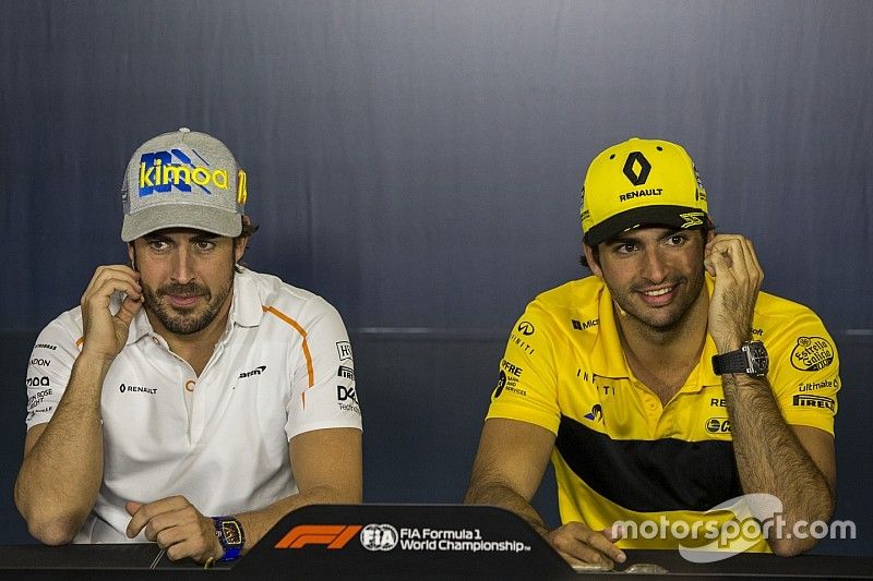 Fernando Alonso, McLaren y Carlos Sainz Jr., Renault Sport F1 Team en la conferencia de prensa