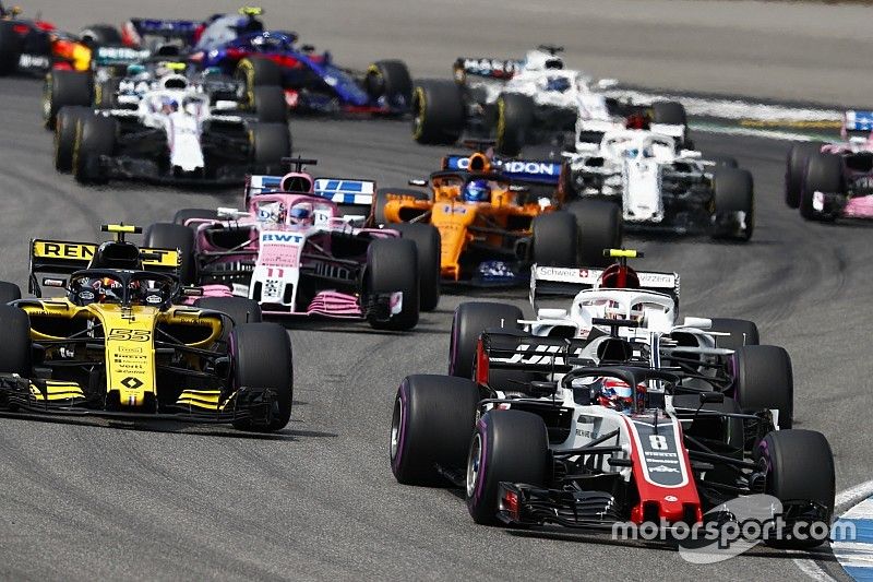 Romain Grosjean, Haas F1 Team VF-18, leads Carlos Sainz Jr., Renault Sport F1 Team R.S. 18, Charles Leclerc, Sauber C37, Sergio Perez, Force India VJM11, and Fernando Alonso, McLaren MCL33