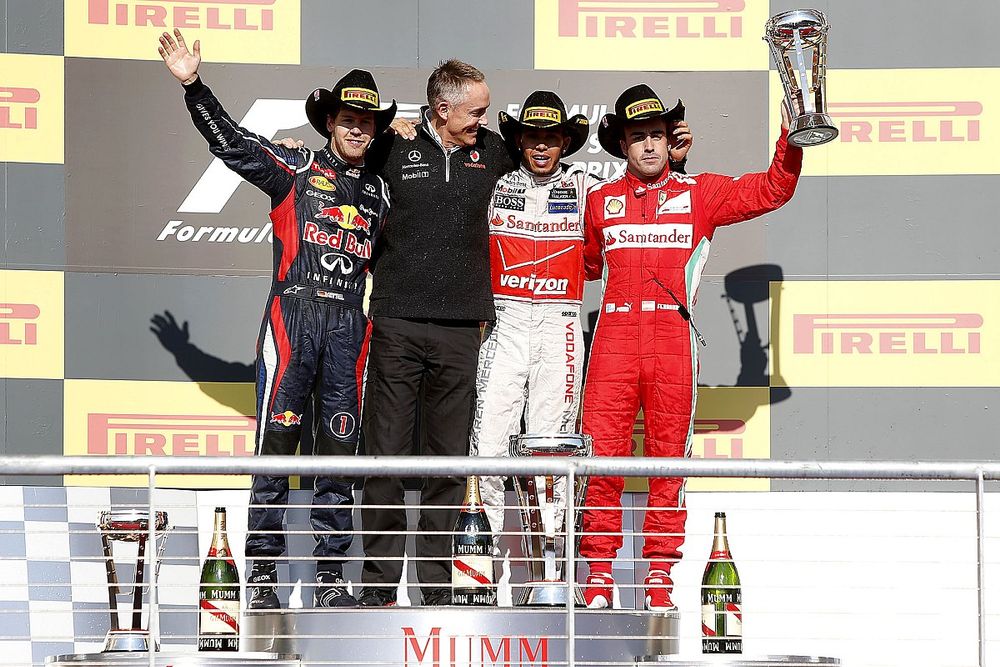 Podio: segundo lugar Sebastian Vettel, Red Bull Racing, Martin Whitmarsh director del equipo, McLare