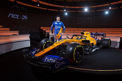 Sainz dice que una "buena sorpresa" de Renault impulsaría a McLaren