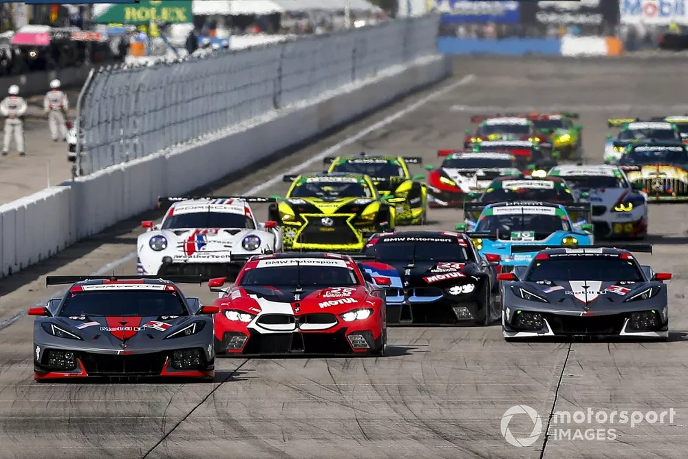Start GTLM, #3 Corvette Racing Corvette C8.R, GTLM: Nicky Catsburg, Jordan Taylor, Antonio Garcia, #4: Corvette Racing Corvette C8.R, GTLM: Tommy Milner, Nick Tandy, Alexander Sims, #25: BMW Team RLL BMW M8 GTE, GTLM: Connor De Phillippi, Philipp Eng, Bruno Spengler, #24: BMW Team RLL BMW M8 GTE, GTLM: John Edwards, Jesse Krohn, Augusto Farfus