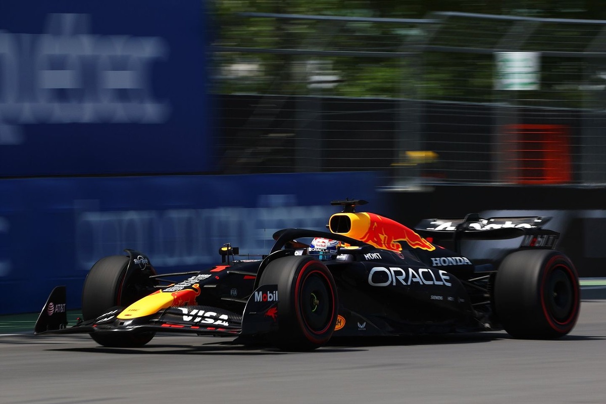 F1 レッドブル レーストラック アンブレラ 傘 フェルスタッペン 袋付き Amazon.co.jp: F1 2022 オラクル レッドブル 傘