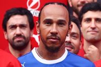 Hamilton celebra que haya 11 equipos en la F1 y lanza elogios a Bottas y Pérez