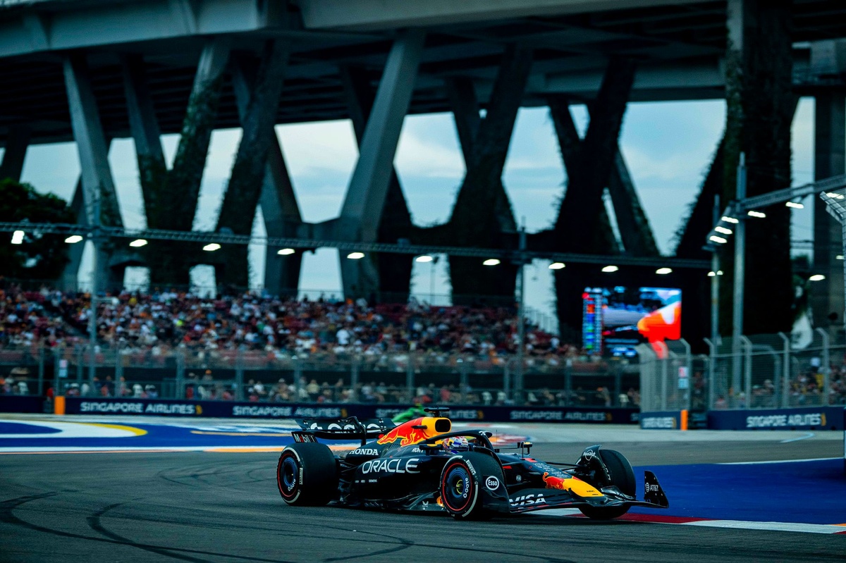 LIVE: F1 Singapore GP commentary and updates - Verstappen heads FP3 after Lawson crash