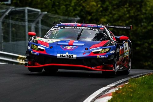 Max Verstappen domina con un Ferrari en el Nürburgring y gana su carrera en GT3